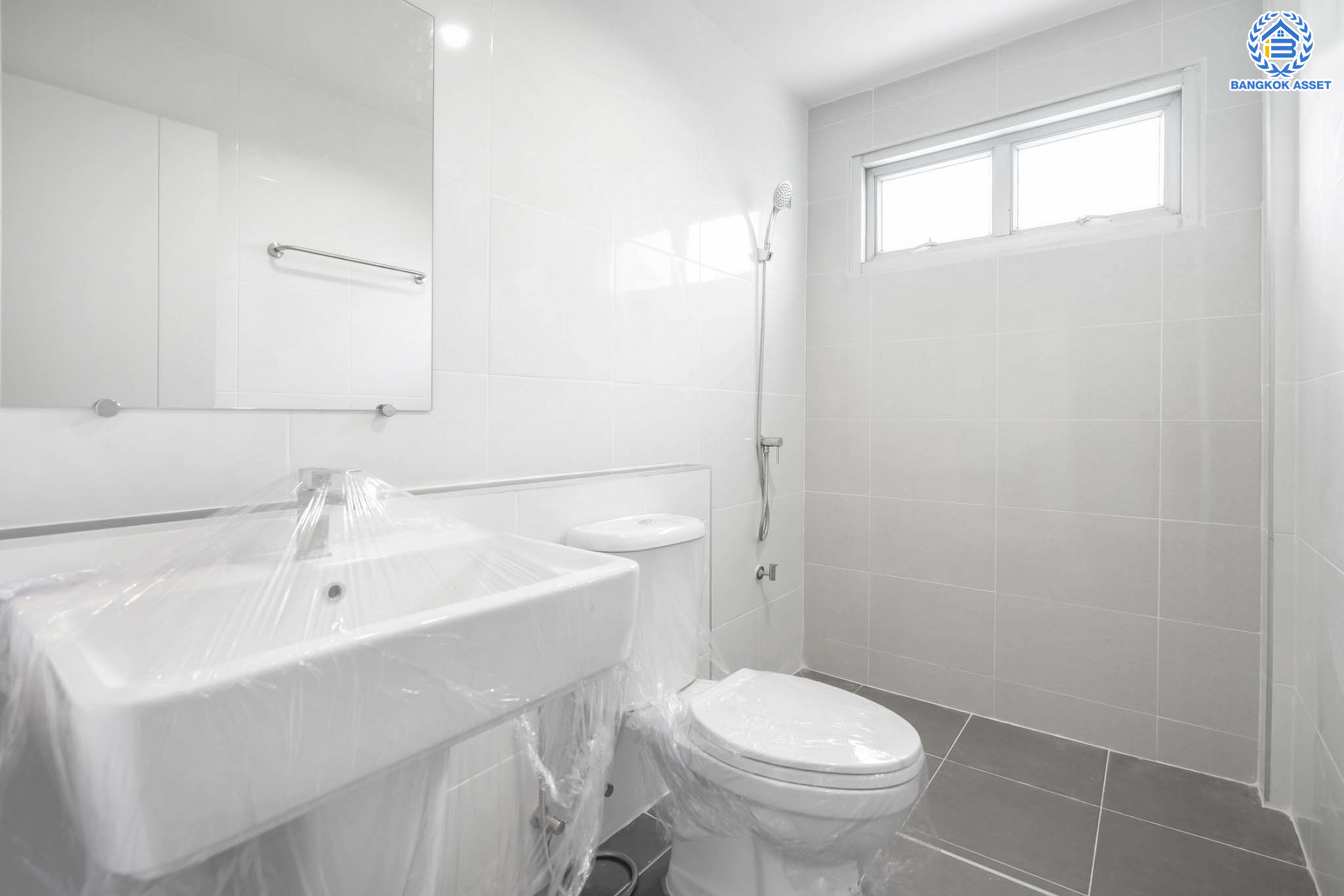 บ้านมือสองตกแต่งใหม่ หลังใหญ่พิเศษ! แปลงมุม! ม.บุษราคัม กรีนวิลล์ ปิ่นเกล้า-วงแหวน เนื้อที่ 71 ตร.ว. พื้นที่ใช้สอยกว่า 228 ตร.ม. ฟังก์ชัน 3 ห้องนอน 2 ห้องน้ำ 1 ห้องอเนกประสงค์ขนาดใหญ่ จอดรถได้ 2 คัน พร้อมพื้นที่บริเวณบ้านเกือบ 100 ตร.ม. บนทำเลเดินทางสะดวก เชื่อมต่อทั้งปิ่นเกล้า-ศาลายา ใกล้เซ็นทรัลเวสต์เกต ทางด่วน "กาญจนาภิเษก" และรถไฟฟ้า "สถานีตลาดบางใหญ่"